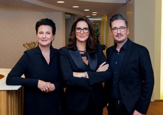 v.l.n.r.: Birgit Unger, Chief Operating Officer, Valerie Höllinger, CEO und Managing Director, Heino Sieberath, Chief Growth Officer ©feelimage